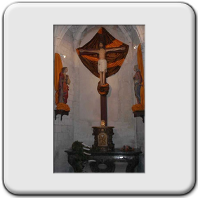 Une lampe  huile brillait